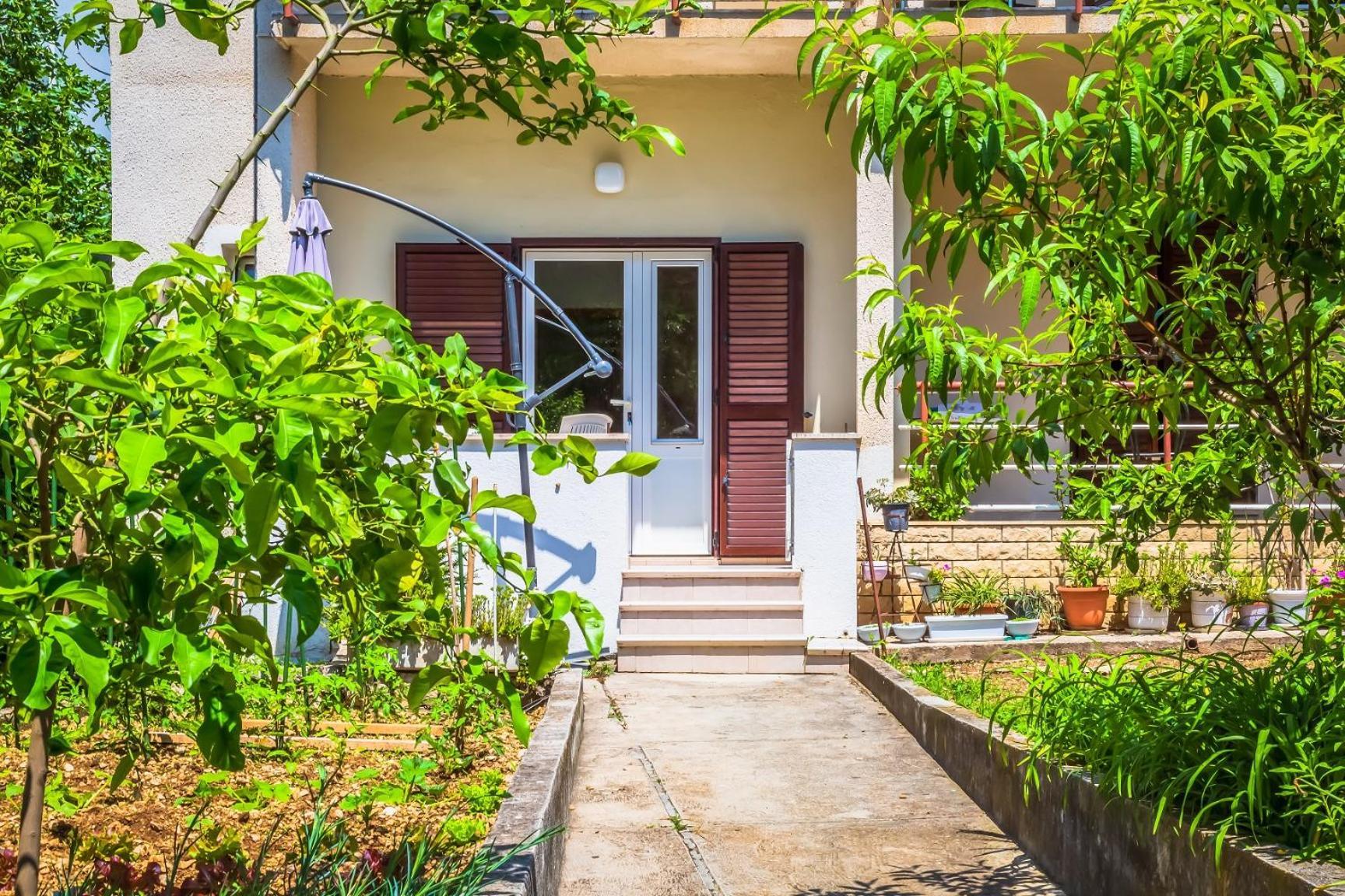 Apartments Agneza Тучепи Экстерьер фото